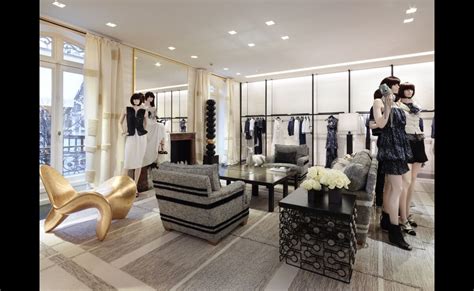 chanel boutiques montaigne.